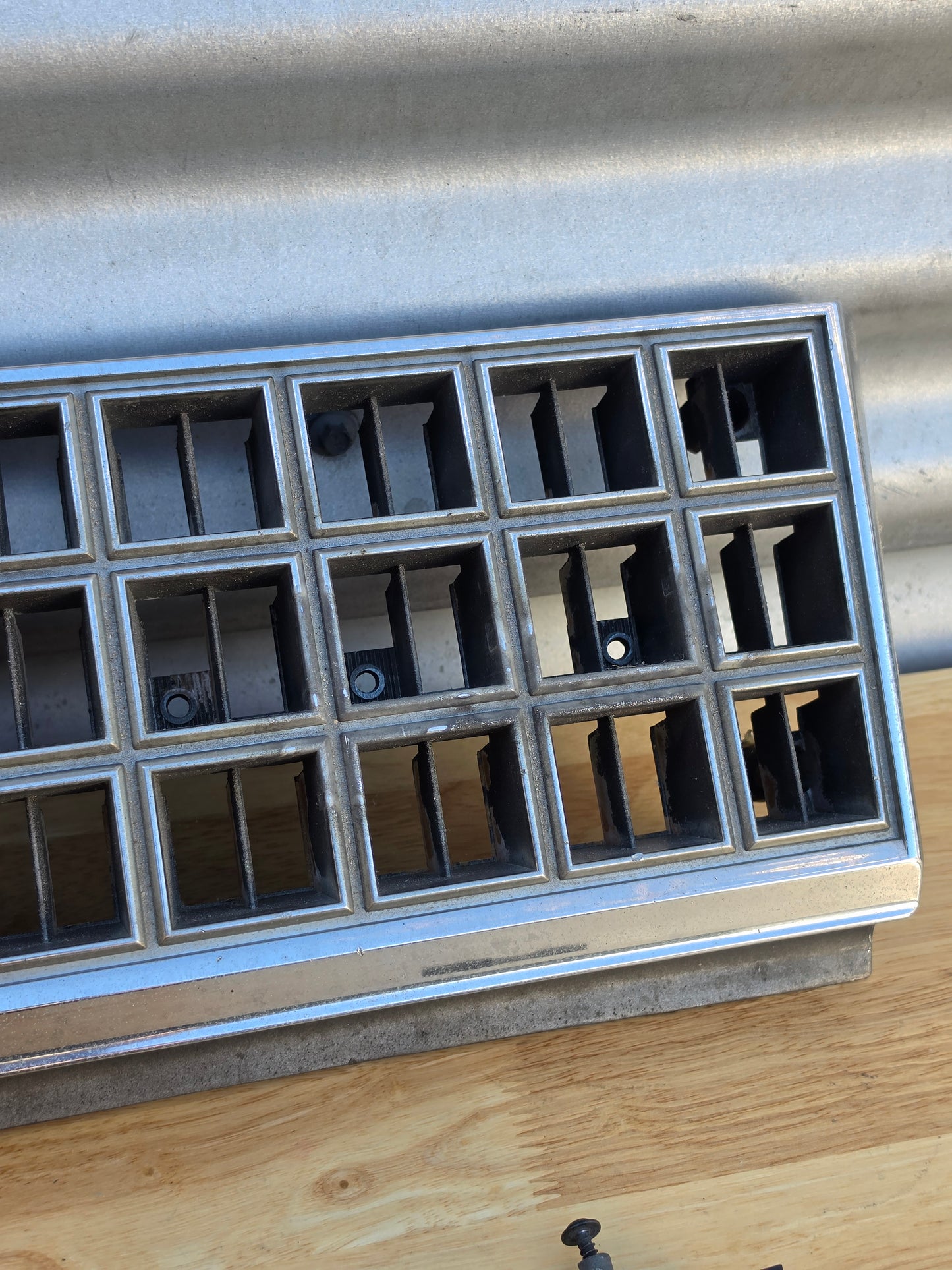 Twincam 24 Mark II GX61 grille badge